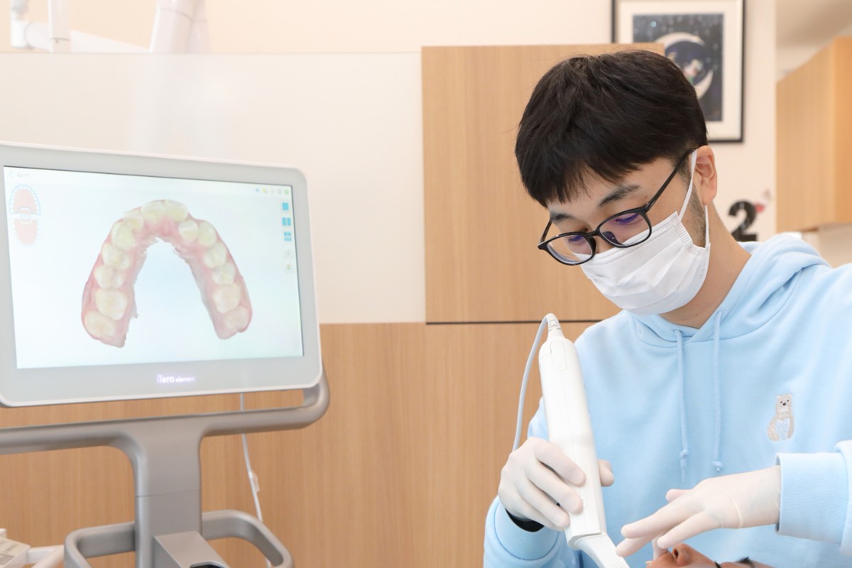 精密かつ快適な検査を可能にする口腔内スキャナー「iTero」も完備